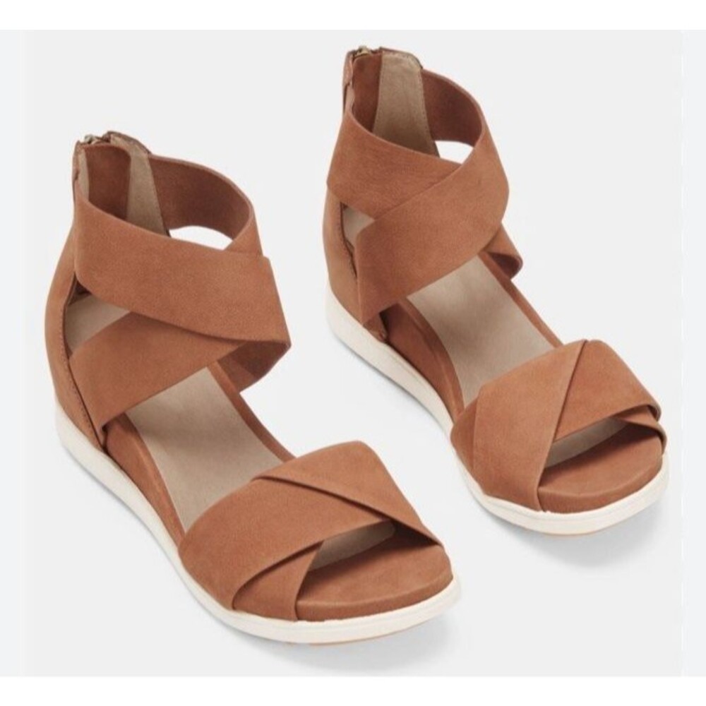 EILEEN FISHER Viv Tumbled Nubuck Leather Wedge Sandal 7. 5 Natural